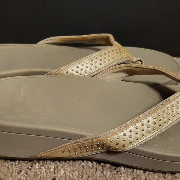 Vionic Kehoe Wedge Sandals Women's 11 Tan Gold Leather Studded Thong Flip Flop - Picture 2 of 5